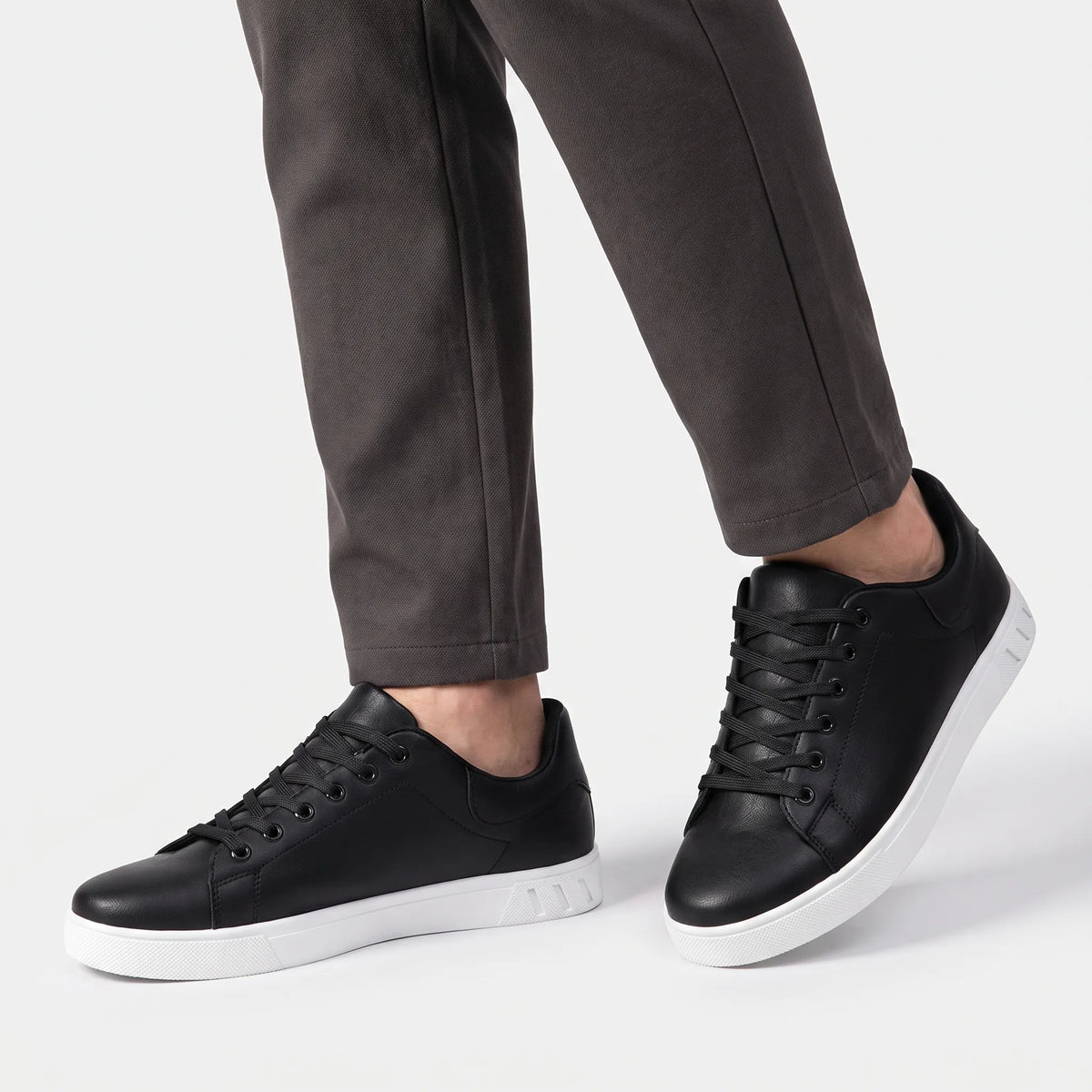 Flexpace - Black Cushioned Sneakers
