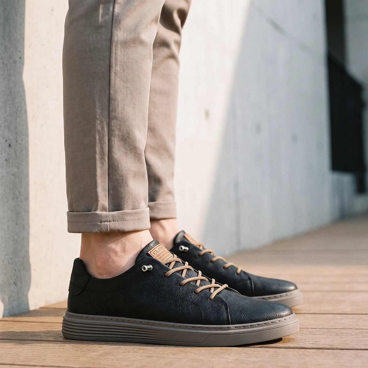 VelaStrides | Men's Casual Low-Top Lace-Up Sneakers